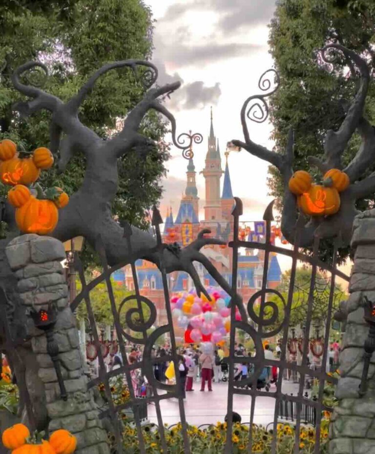 shanghai Disneyland halloween